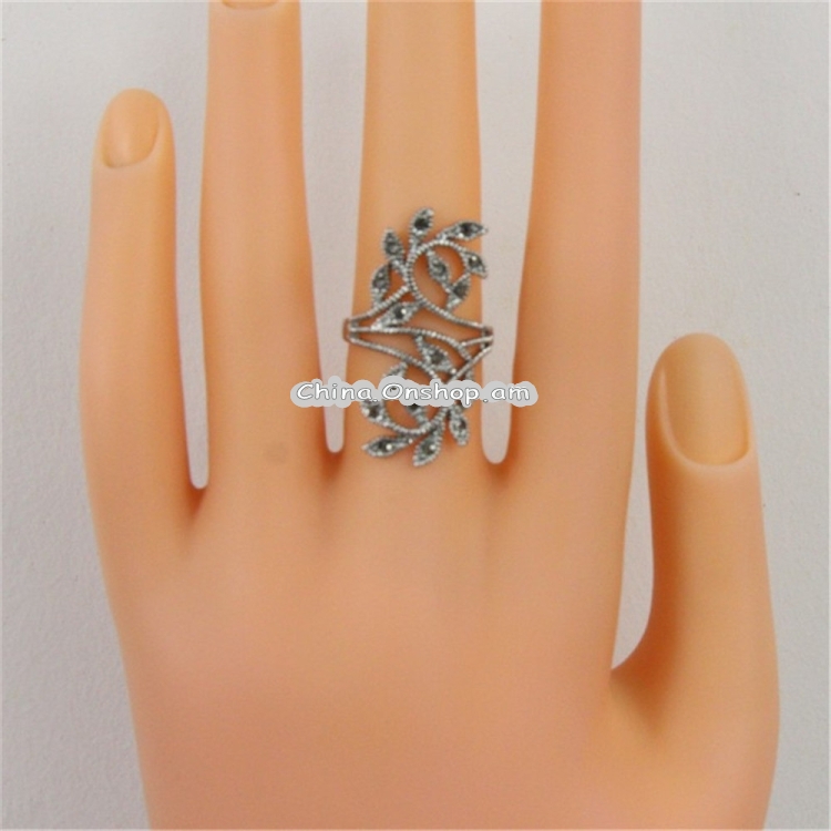Silver-Plated Tangled Flowers with Black Zircon Ring for Women