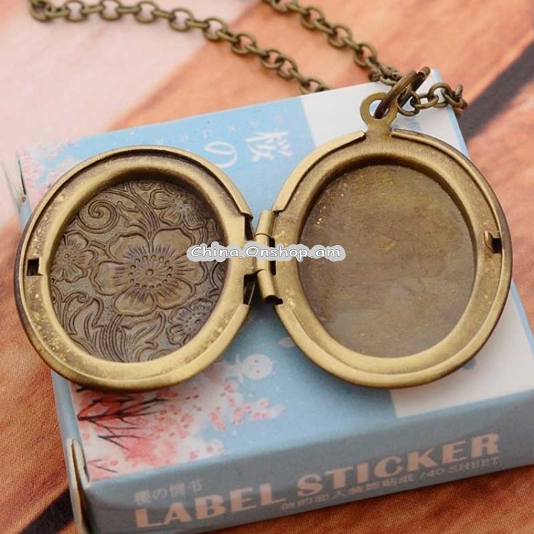 Vintage Antique Bronze Floral Patterns Carved Oval Locket Picture Memento Photos Box Necklace